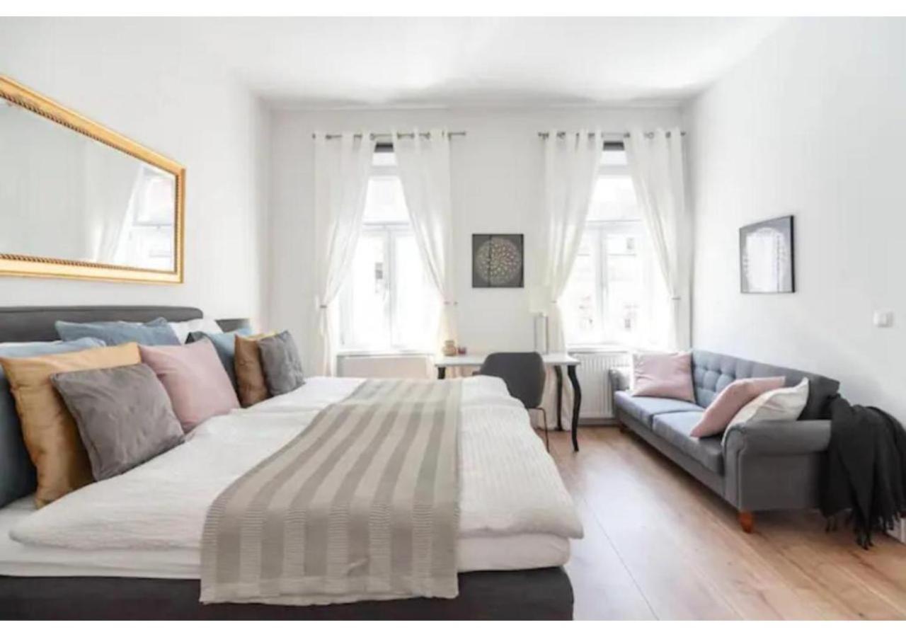 Luxurious And Bright, 5 Min To City Center Apartman Bécs Kültér fotó
