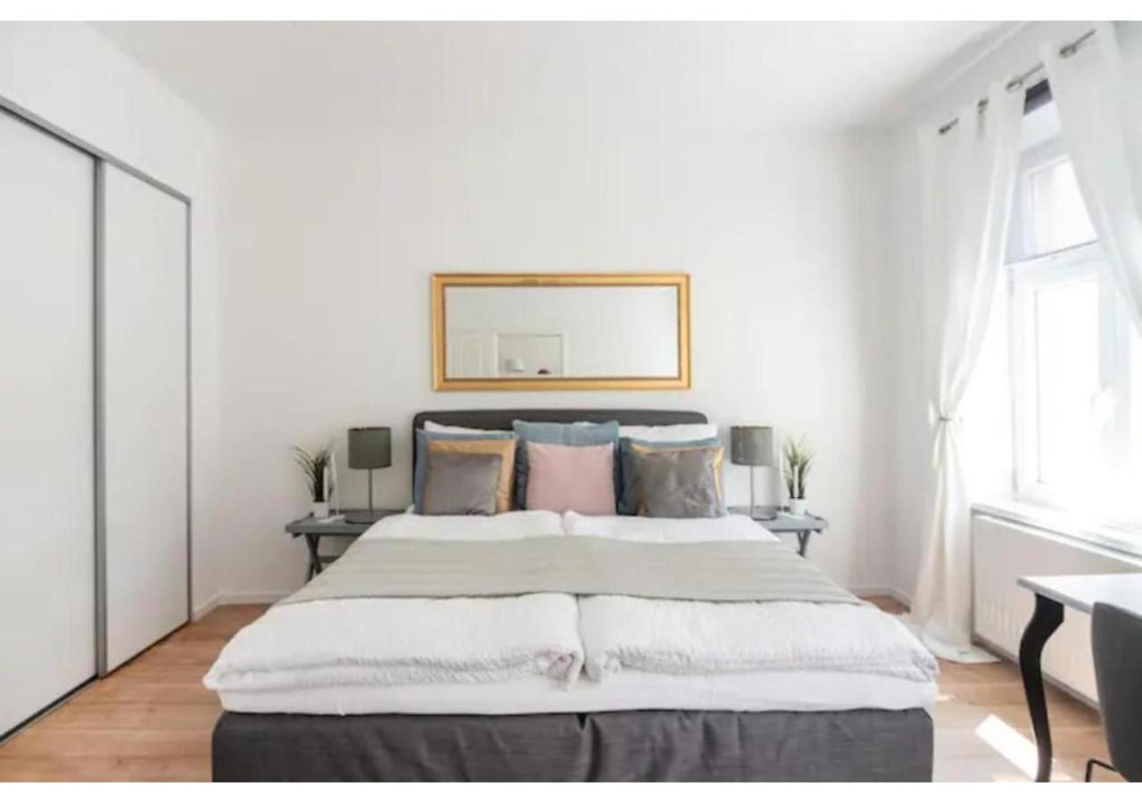 Luxurious And Bright, 5 Min To City Center Apartman Bécs Kültér fotó