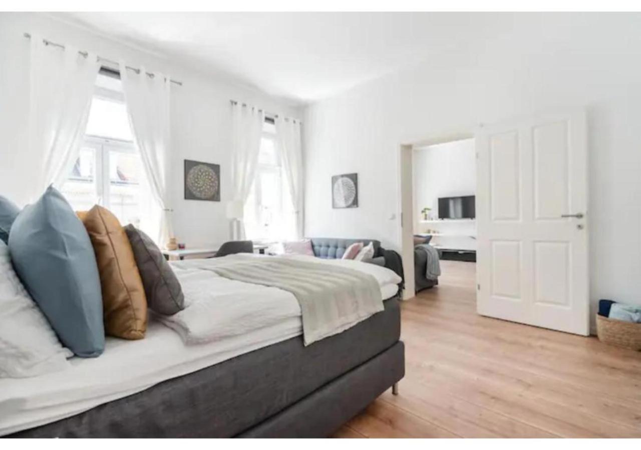 Luxurious And Bright, 5 Min To City Center Apartman Bécs Kültér fotó